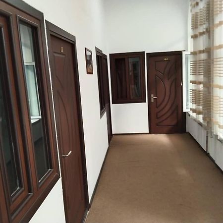 Hotel Nehal Kamal Tasken Kültér fotó
