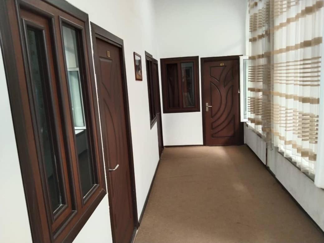 Hotel Nehal Kamal Tasken Kültér fotó