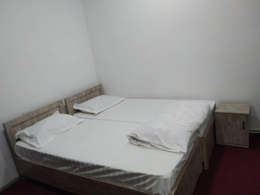 Hotel Nehal Kamal Tasken Kültér fotó
